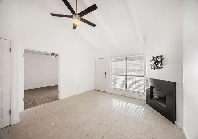 Photo 4 of Condo for sale at 5711 Sugar Hl Dr #32, Houston, TX 77057 | MLS# 84623993 | Listing updated on 2026-09-07