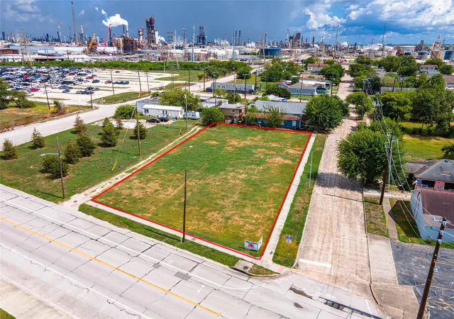 Photo 1 of Land for sale at 3304 Market St, Baytown, TX 77520 | MLS# 70613052 | Listing updated on 2026-09-11