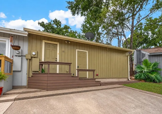 Photo 14 of Sale Pending at 12 April Village, Montgomery, TX 77356 | MLS# 77850380 | Listing updated on 2026-10-02