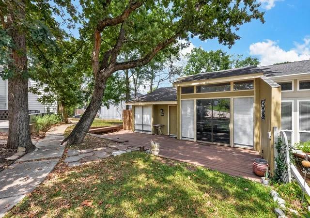 Photo 2 of Sale Pending at 12 April Village, Montgomery, TX 77356 | MLS# 77850380 | Listing updated on 2026-10-02