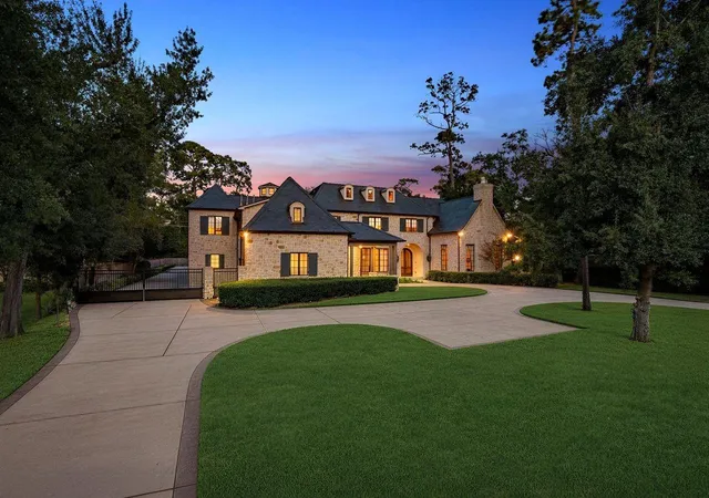 Photo 1 of Mansion for sale at 852 Country Ln, Houston, TX 77024 | MLS# 4141174 | Listing updated on 2026-09-09