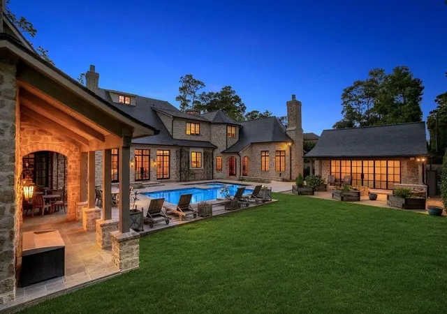 Photo 2 of Mansion for sale at 852 Country Ln, Houston, TX 77024 | MLS# 4141174 | Listing updated on 2026-09-09
