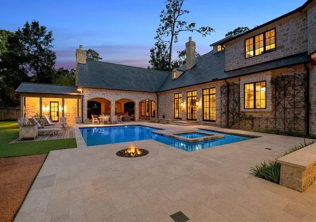 Photo 3 of Mansion for sale at 852 Country Ln, Houston, TX 77024 | MLS# 4141174 | Listing updated on 2026-09-09
