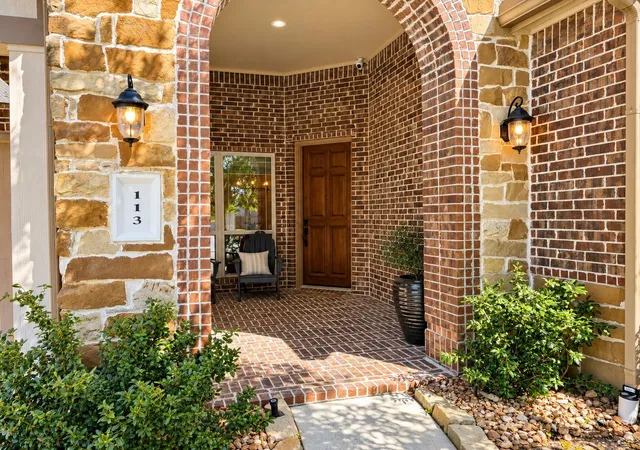 Photo 3 of Sale Pending at 113 Owen Ridge Dr, Conroe, TX 77384 | MLS# 86664400 | Listing updated on 2026-10-08