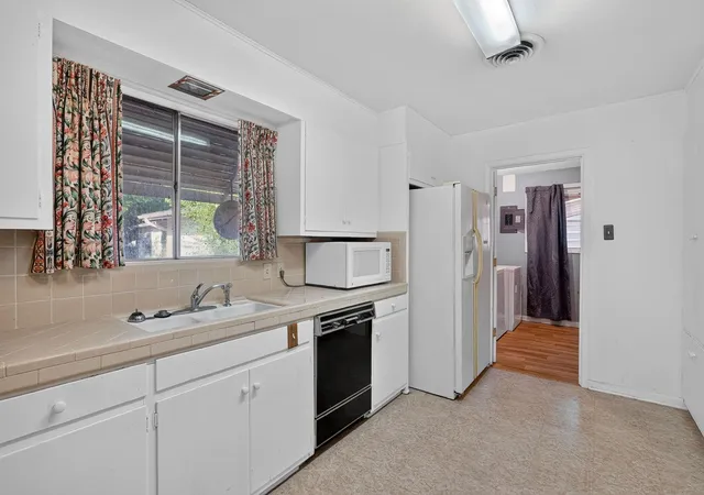 Photo 3 of Single family home for sale at 2312 Kent St, Bryan, TX 77802 | MLS# 65145095 | Listing updated on 2026-09-27