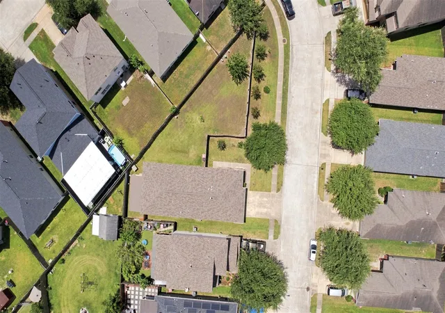Photo 2 of Sale Pending at 718 Sun Lodge Dr, Houston, TX 77073 | MLS# 77952813 | Listing updated on 2026-09-18