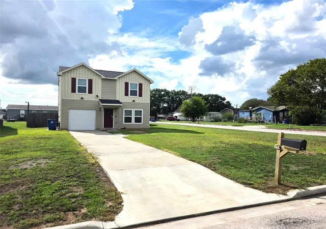 Photo 2 of Single family home for sale at 2009 6th Street, Hempstead, TX 77445 | MLS# 13857939 | Listing updated on 2026-09-11