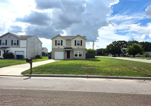 Photo 3 of Single family home for sale at 2009 6th Street, Hempstead, TX 77445 | MLS# 13857939 | Listing updated on 2026-09-11