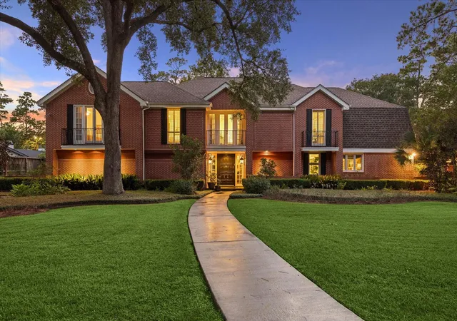 Photo 1 of Single family home for sale at 14 Stonegate Dr, Houston, TX 77024 | MLS# 40853145 | Listing updated on 2026-09-11
