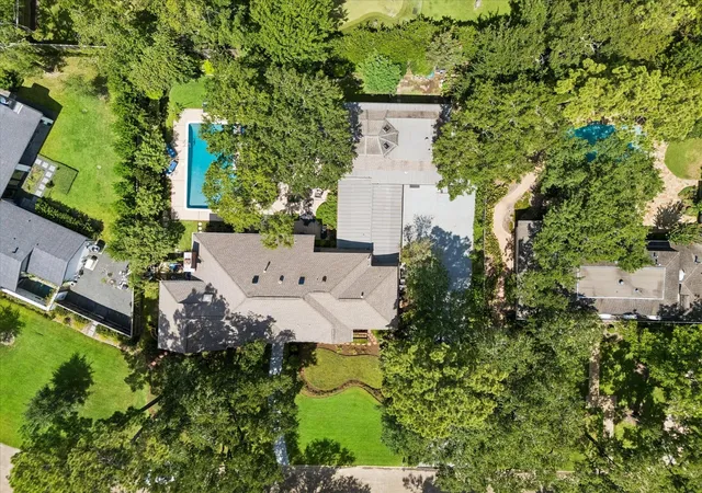 Photo 2 of Single family home for sale at 14 Stonegate Dr, Houston, TX 77024 | MLS# 40853145 | Listing updated on 2026-09-11