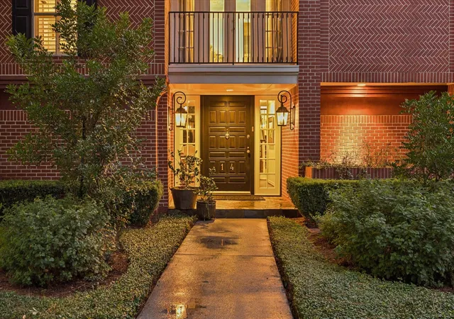 Photo 4 of Single family home for sale at 14 Stonegate Dr, Houston, TX 77024 | MLS# 40853145 | Listing updated on 2026-09-11