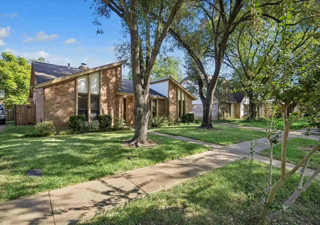 Single family home for sale at 2739 Fld Line Dr, Sugar Land, TX 77479 | MLS# 40462984
