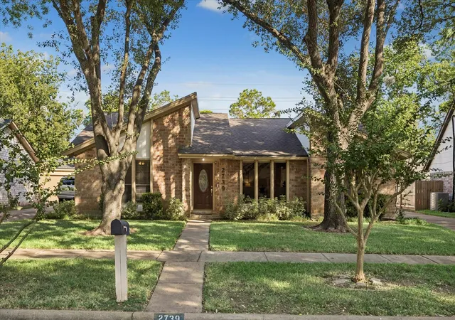 Photo 3 of Single family home for sale at 2739 Fld Line Dr, Sugar Land, TX 77479 | MLS# 40462984 | Listing updated on 2026-10-07