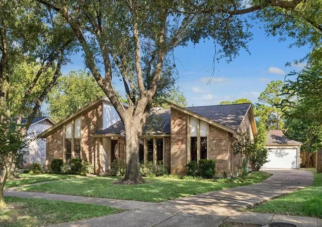 Photo 4 of Single family home for sale at 2739 Fld Line Dr, Sugar Land, TX 77479 | MLS# 40462984 | Listing updated on 2026-10-07