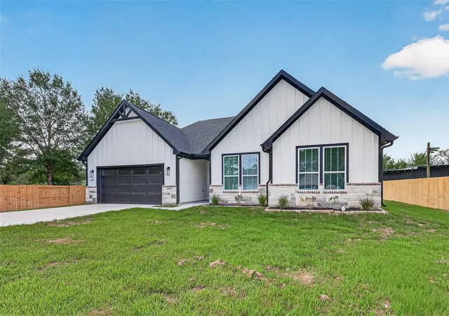Photo 3 of Single family home for sale at 615 Ezekiel Smith St, Waller, TX 77484 | MLS# 27237746 | Listing updated on 2026-10-03