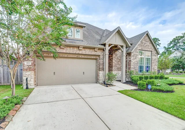 Photo 3 of Single family home for sale at 404 Summit Ridge Ct, Willis, TX 77318 | MLS# 48502672 | Listing updated on 2026-09-03