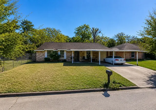Photo 3 of Single family home for sale at 6406 Tautenhahn Rd, Houston, TX 77016 | MLS# 50022170 | Listing updated on 2026-09-13