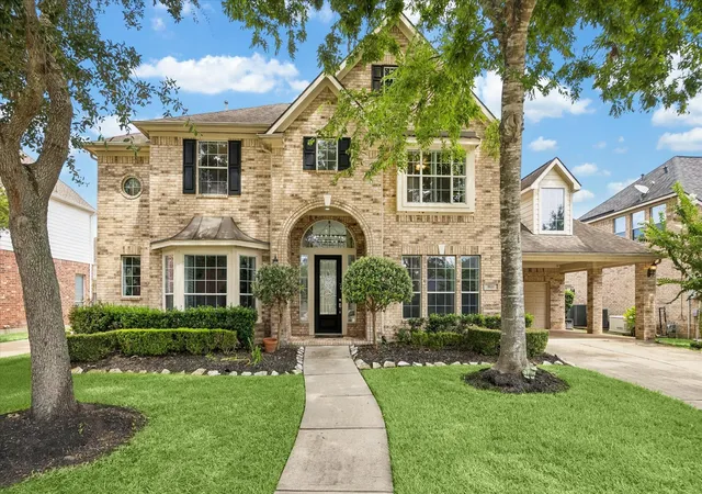Photo 1 of Single family home for sale at 8111 Highland Green Dr, Sugar Land, TX 77479 | MLS# 8124121 | Listing updated on 2026-10-07