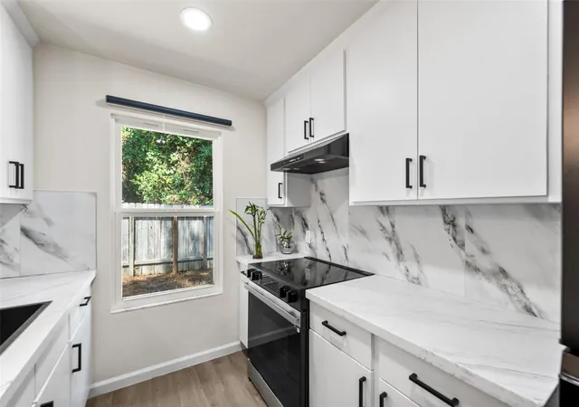 Photo 2 of Single family home for sale at 7 Hasting Oak Ct, Spring, TX 77381 | MLS# 86932846 | Listing updated on 2026-09-12