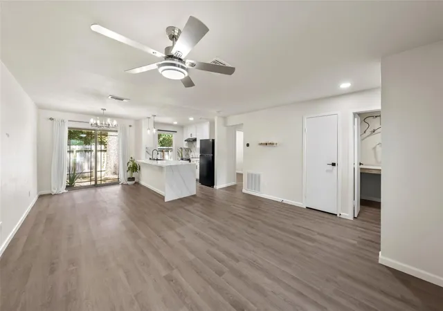 Photo 4 of Single family home for sale at 7 Hasting Oak Ct, Spring, TX 77381 | MLS# 86932846 | Listing updated on 2026-09-12
