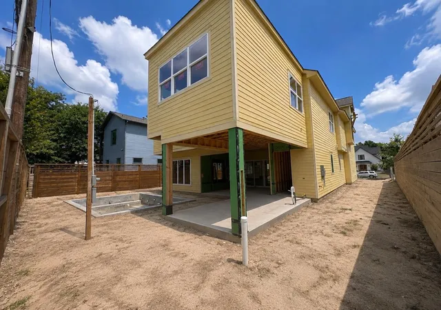 Photo 3 of Single family home for sale at 955 W 42nd Street, Houston, TX 77018 | MLS# 32270185 | Listing updated on 2026-09-11