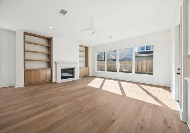 Photo 3 of Single family home for sale at 955 W 42nd Street, Houston, TX 77018 | MLS# 32270185 | Listing updated on 2026-09-11