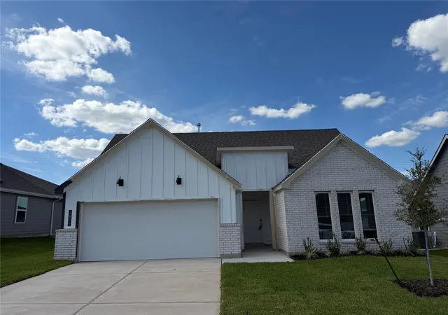 Photo 1 of Single family home for sale at 1004 Legrand St, Brenham, TX 77833 | MLS# 35526552 | Listing updated on 2026-09-22