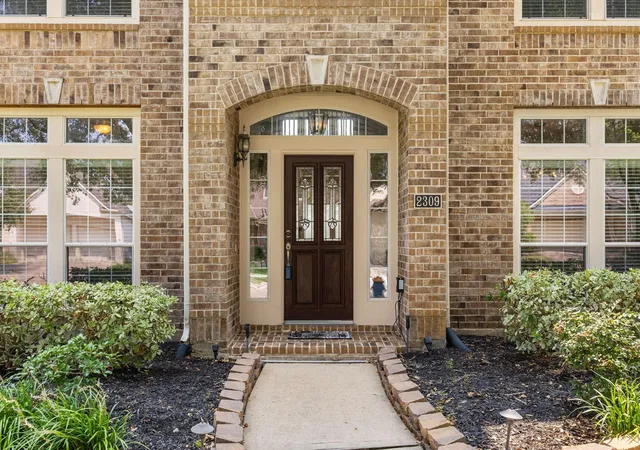 Photo 3 of Single family home for sale at 2309 Echo Harbor Dr, Pearland, TX 77584 | MLS# 13194321 | Listing updated on 2026-09-05
