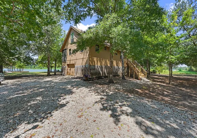 Photo 1 of Single family home for sale at 99 Lake View Dr, Huntsville, TX 77320 | MLS# 87285421 | Listing updated on 2026-09-09