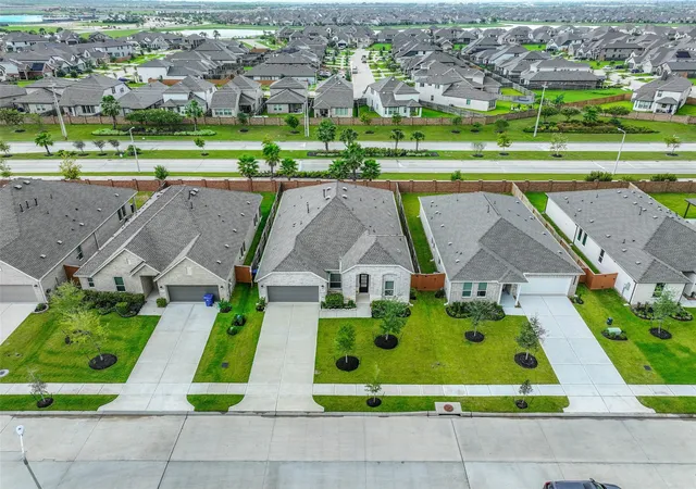 Photo 3 of Single family home for sale at 3106 Mariner Is Dr, La Marque, TX 77568 | MLS# 11955379 | Listing updated on 2026-09-26