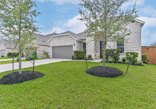 Photo 3 of Single family home for sale at 3106 Mariner Is Dr, La Marque, TX 77568 | MLS# 11955379 | Listing updated on 2026-09-26