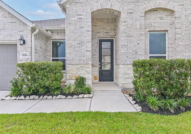 Photo 4 of Single family home for sale at 3106 Mariner Is Dr, La Marque, TX 77568 | MLS# 11955379 | Listing updated on 2026-09-26