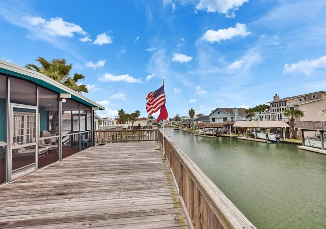 Photo 1 of Single family home for sale at 16703 Curlew Rd, Galveston, TX 77554 | MLS# 37145456 | Listing updated on 2026-10-09