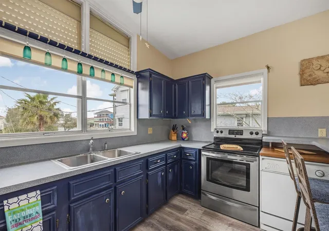 Photo 4 of Single family home for sale at 16703 Curlew Rd, Galveston, TX 77554 | MLS# 37145456 | Listing updated on 2026-10-09