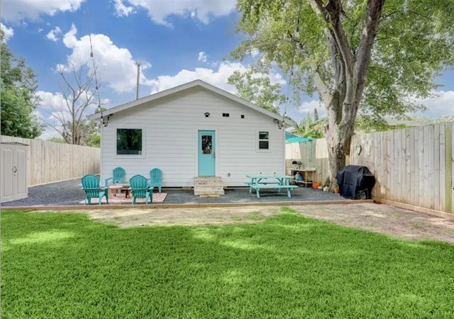 Photo 2 of Single family home for sale at 1511 Mcneil St, Houston, TX 77009 | MLS# 34201201 | Listing updated on 2026-09-19