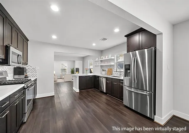 Photo 3 of Single family home for sale at 1511 Mcneil St, Houston, TX 77009 | MLS# 34201201 | Listing updated on 2026-09-19