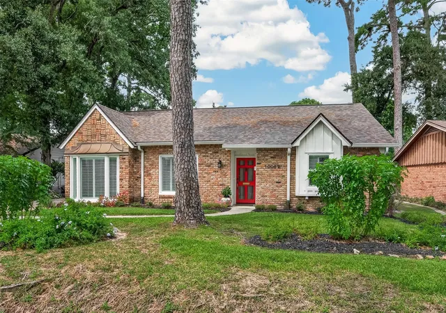 Photo 1 of Single family home for sale at 10062 Warwana Rd, Houston, TX 77080 | MLS# 5104175 | Listing updated on 2026-09-26