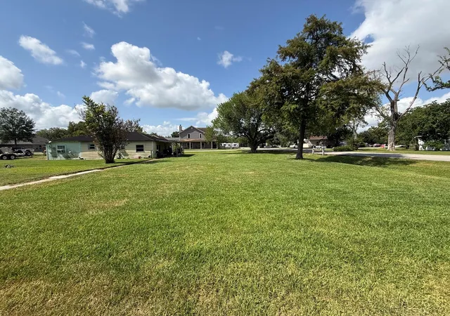 Photo 2 of Sale Pending at 3121 Hillsdale St, La Porte, TX 77571 | MLS# 33032546 | Listing updated on 2026-09-20