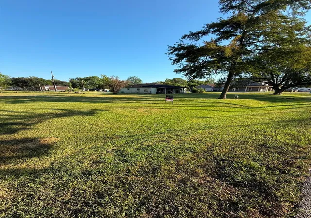 Photo 3 of Sale Pending at 3121 Hillsdale St, La Porte, TX 77571 | MLS# 33032546 | Listing updated on 2026-09-20