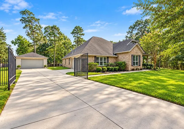 Photo 2 of Single family home for sale at 8996 Wind Jammer Ln, Montgomery, TX 77316 | MLS# 89545396 | Listing updated on 2026-09-09