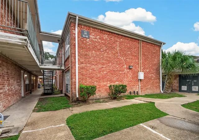 Condo for sale at 9201 Clarewood Dr #94, Houston, TX 77036 | MLS# 8026649