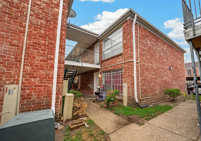 Photo 3 of Condo for sale at 9201 Clarewood Dr #94, Houston, TX 77036 | MLS# 8026649 | Listing updated on 2026-09-15