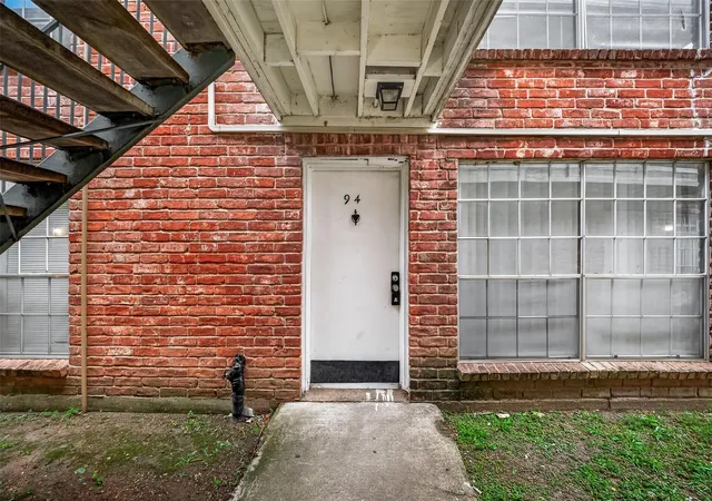 Photo 4 of Condo for sale at 9201 Clarewood Dr #94, Houston, TX 77036 | MLS# 8026649 | Listing updated on 2026-09-15