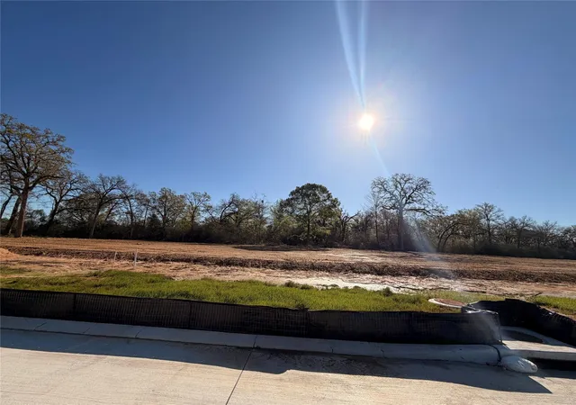 Photo 2 of Single family home for sale at 8527 Light Rail Dr, Clute, TX 77441 | MLS# 24879981 | Listing updated on 2026-10-04