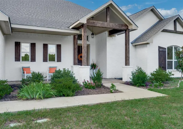Photo 3 of Single family home for sale at 16045 County Rd 1130, Flint, TX 75762 | MLS# 58163120 | Listing updated on 2026-09-28
