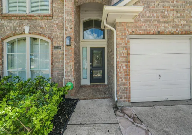 Photo 2 of Single family home for sale at 4319 Lakeshore Forest Dr, Missouri City, TX 77459 | MLS# 68217680 | Listing updated on 2026-10-08