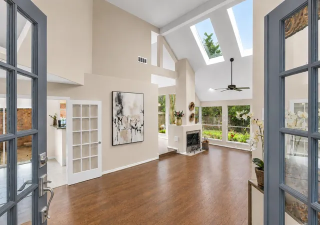 Photo 3 of Single family home for sale at 22 Cedar Chase Pl, Spring, TX 77381 | MLS# 5010255 | Listing updated on 2026-09-06