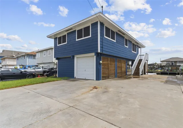 Photo 3 of Single family home for sale at 250 Barracuda St, Hitchcock, TX 77563 | MLS# 16563008 | Listing updated on 2026-09-11