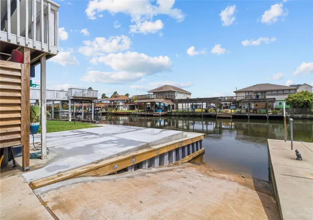Photo 3 of Single family home for sale at 250 Barracuda St, Hitchcock, TX 77563 | MLS# 16563008 | Listing updated on 2026-09-11