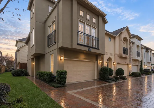Photo 1 of Single family home for sale at 1303 Sherwood Point Ln, Houston, TX 77043 | MLS# 90547097 | Listing updated on 2026-09-13
